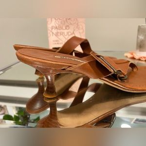 Manolo slide with buckle